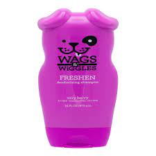 Wags & Wiggles Freshen Deodorizing Dog Shampoo in Very Berry Scent