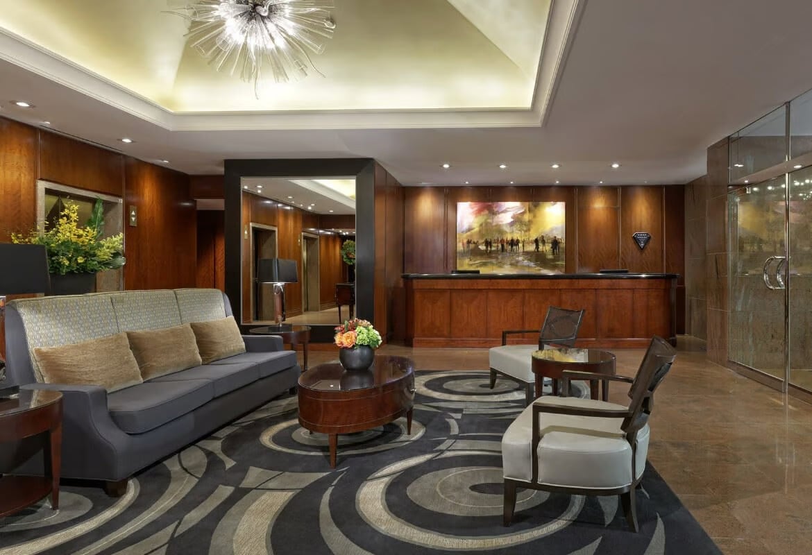 Top 10 cheap hotels in Toronto