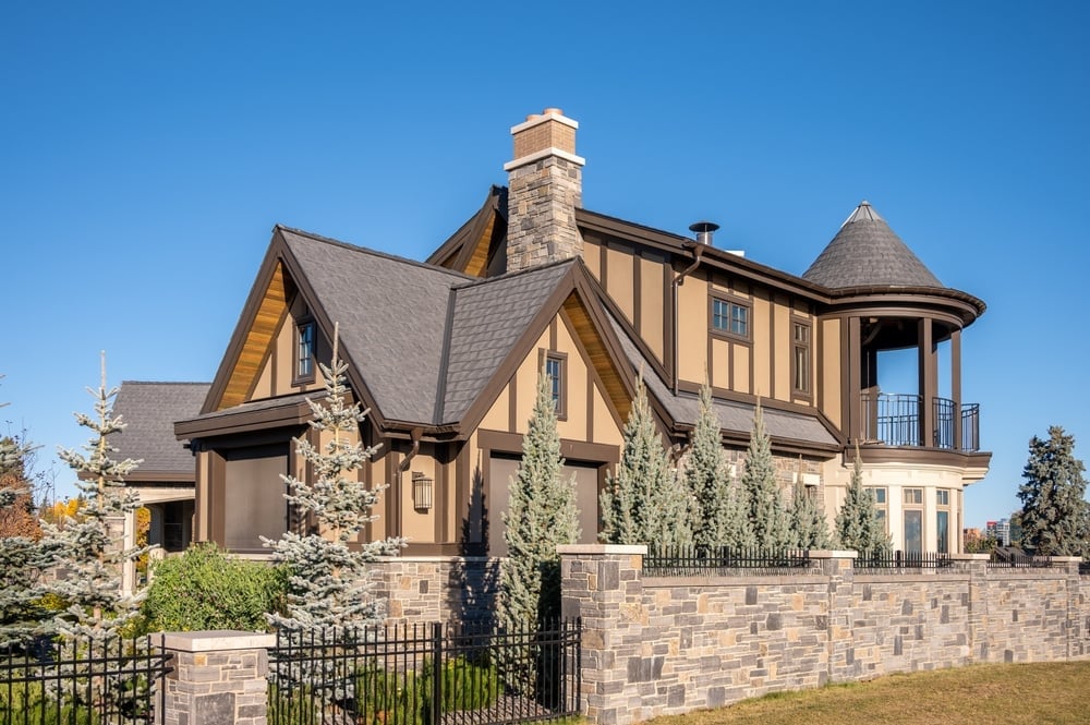 Discover 12 of Calgary’s best neighbourhoods, from bustling city centres to suburban bliss.